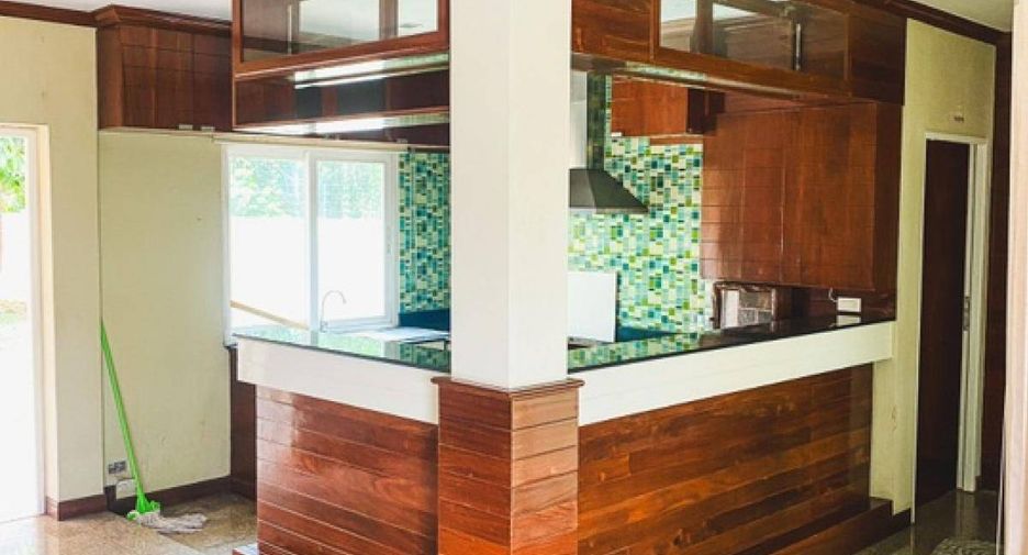 For sale 5 bedrooms house in Mueang Chon Buri, Chonburi