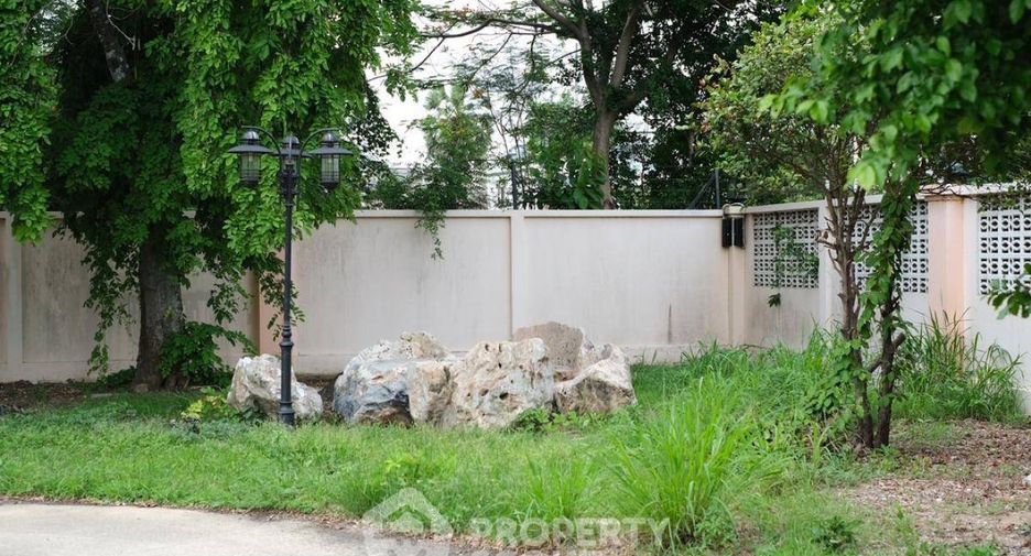 For sale 5 bedrooms house in Mueang Chon Buri, Chonburi
