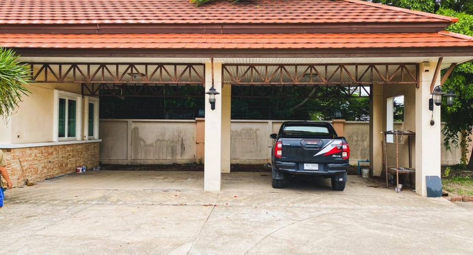 For sale 5 bedrooms house in Mueang Chon Buri, Chonburi