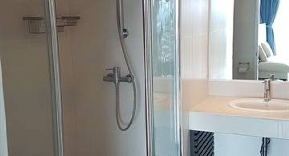 For sale 2 bedrooms condo in Huai Khwang, Bangkok