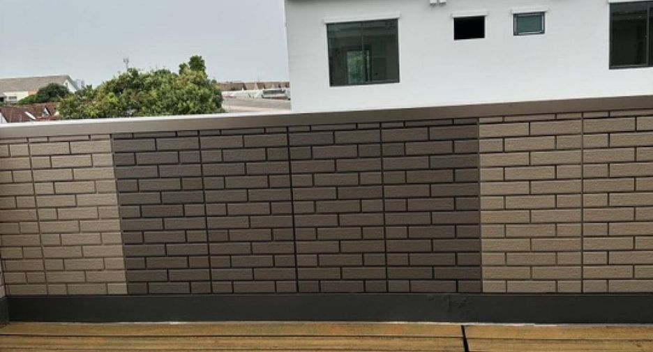 For sale 4 bedrooms townhouse in Khan Na Yao, Bangkok
