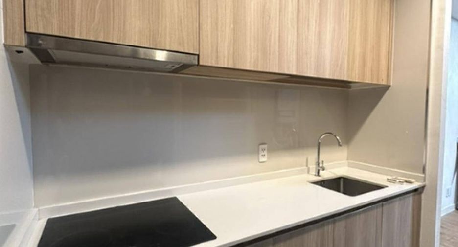 For sale 4 bedrooms townhouse in Khan Na Yao, Bangkok