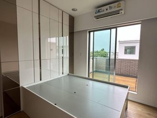 For sale 4 bedrooms townhouse in Khan Na Yao, Bangkok