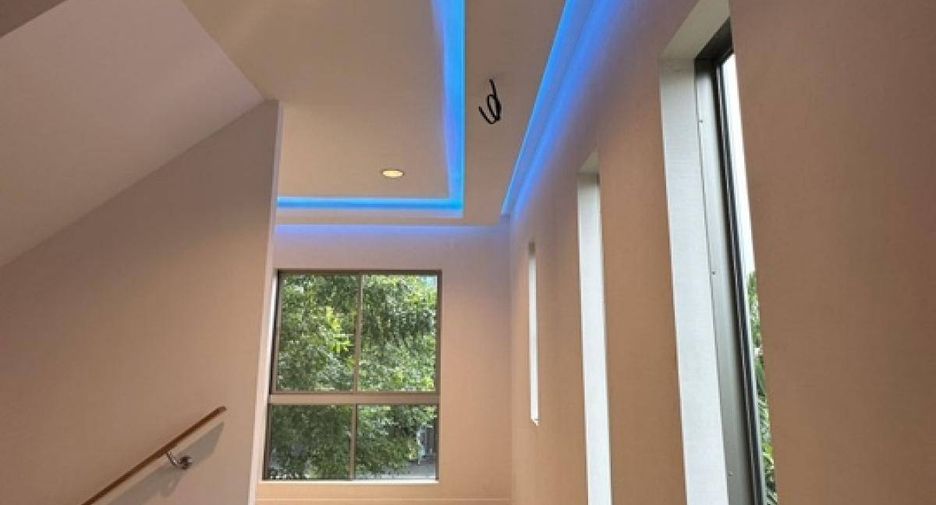 For sale 4 bedrooms townhouse in Khan Na Yao, Bangkok