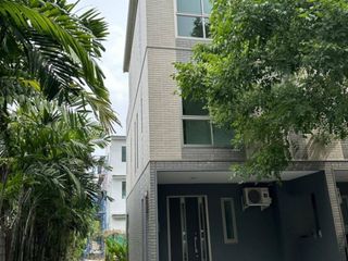 For sale 4 bedrooms townhouse in Khan Na Yao, Bangkok