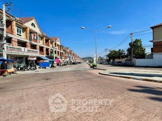 Продажа 3 спальни дом в Si Racha, Чонбури