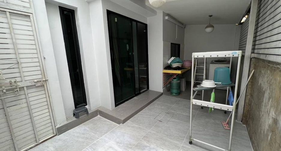 For sale 3 bedrooms house in Chatuchak, Bangkok