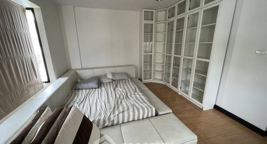 For sale 3 bedrooms house in Chatuchak, Bangkok