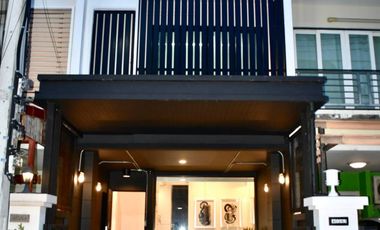 For rent 3 bedrooms townhouse in Lat Phrao, Bangkok