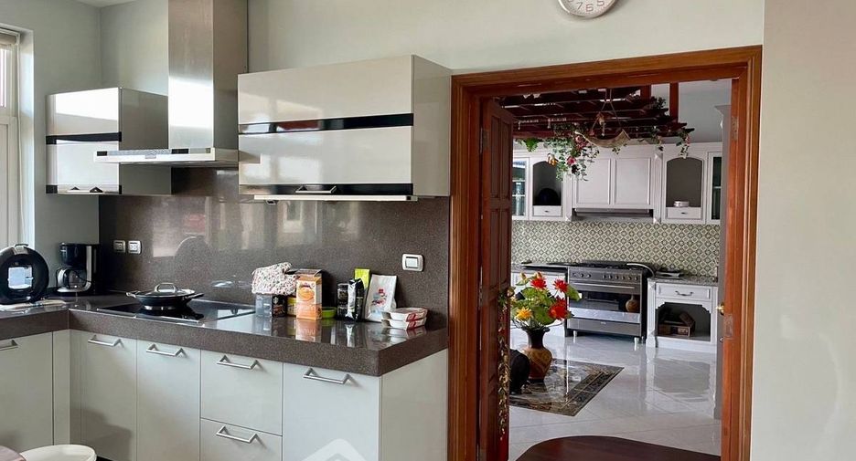 Продажа 10 спальни вилла в Банг Сарай, Паттайя