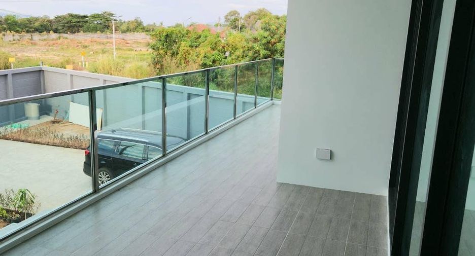 For rent and for sale 4 bedrooms house in Bang Lamung, Chonburi