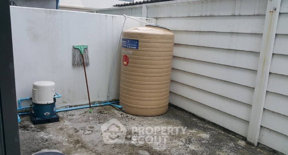 For sale 3 bedrooms townhouse in Khan Na Yao, Bangkok