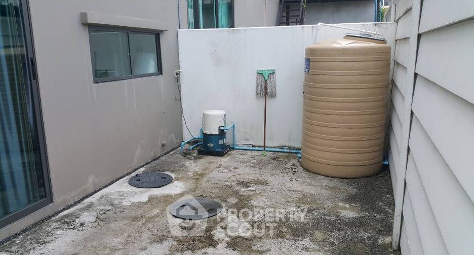 For sale 3 bedrooms townhouse in Khan Na Yao, Bangkok