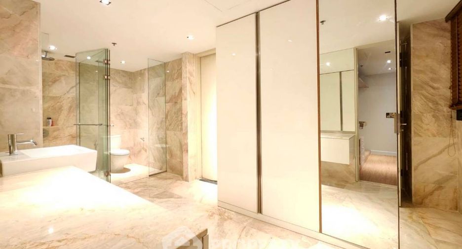For rent 4 bedrooms condo in Sathon, Bangkok