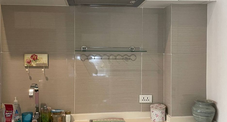 For sale 1 Beds condo in Huai Khwang, Bangkok