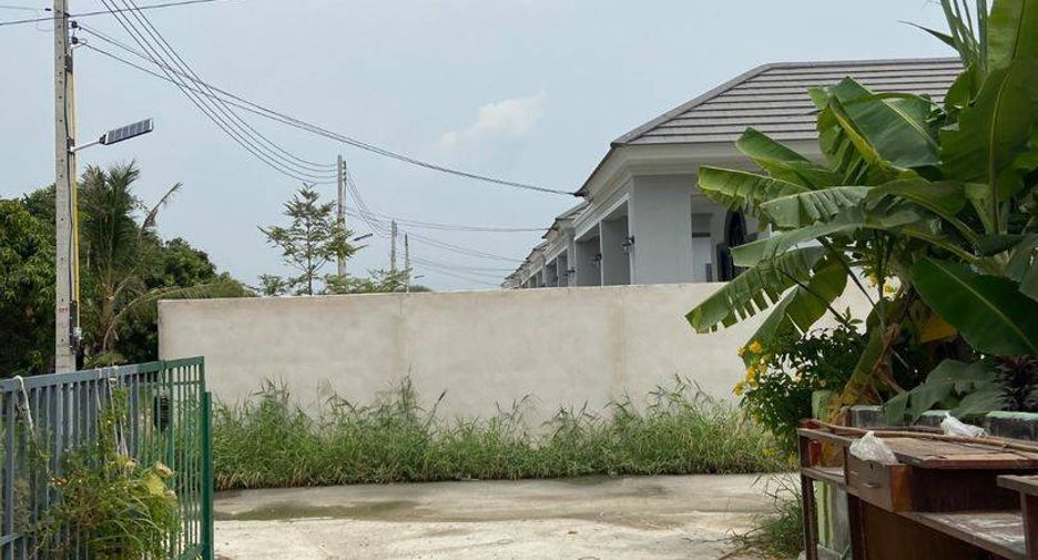 出售 8 卧室 独立屋 在 Phanat Nikhom, Chon Buri