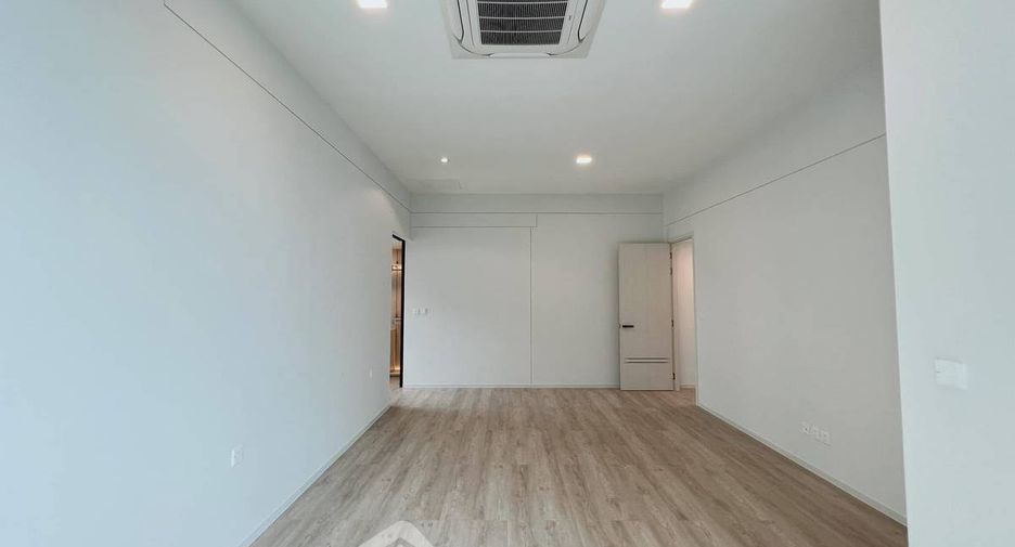 For sale 4 bedrooms house in Saphan Sung, Bangkok
