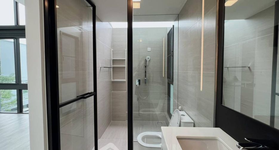 For sale 4 bedrooms house in Saphan Sung, Bangkok