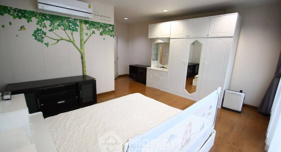 For sale 3 bedrooms townhouse in Lat Phrao, Bangkok