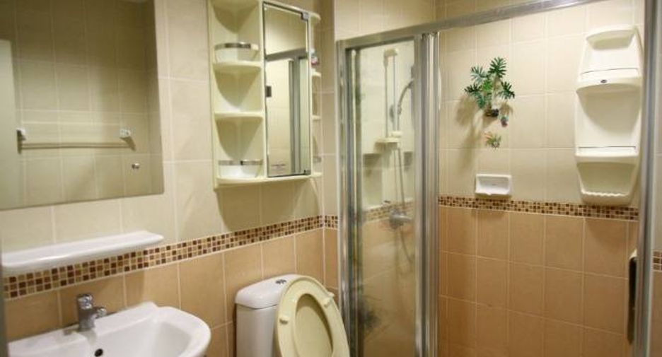 For sale 3 bedrooms townhouse in Lat Phrao, Bangkok