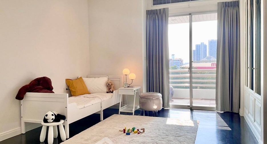 For rent 4 bedrooms apartment in Sathon, Bangkok