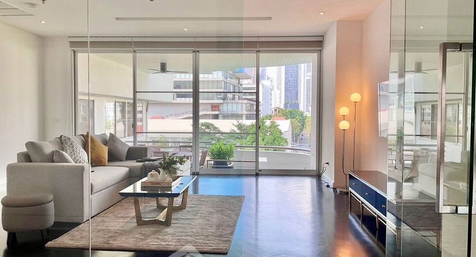For rent 4 bedrooms apartment in Sathon, Bangkok