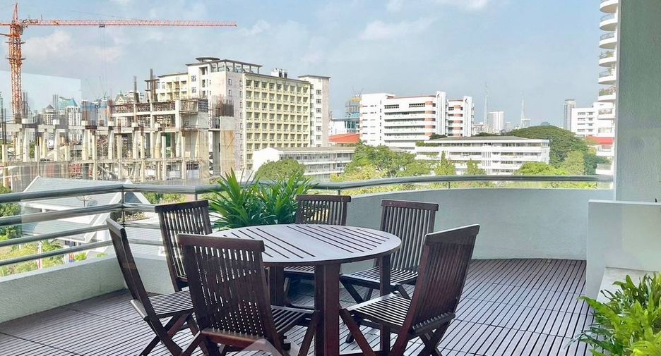 For rent 4 bedrooms apartment in Sathon, Bangkok