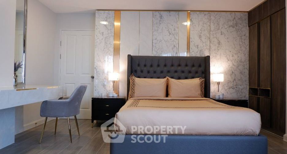 For sale 4 bedrooms condo in Huai Khwang, Bangkok