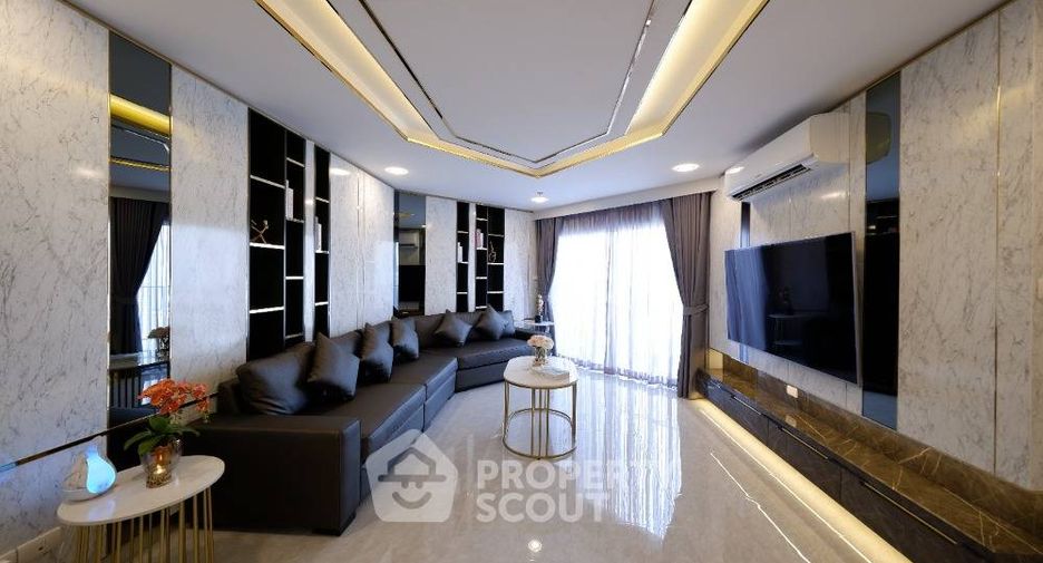 For sale 4 bedrooms condo in Huai Khwang, Bangkok