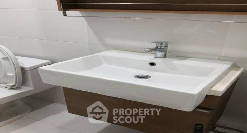 For sale 1 bed condo in Khlong Toei, Bangkok