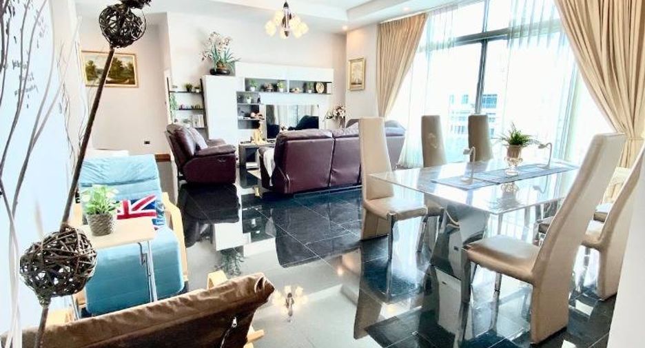 For sale 5 bedrooms condo in Huai Khwang, Bangkok