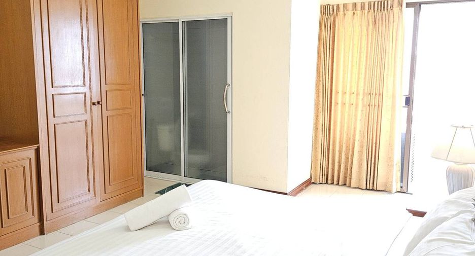 For rent 3 bedrooms apartment in Suan Luang, Bangkok