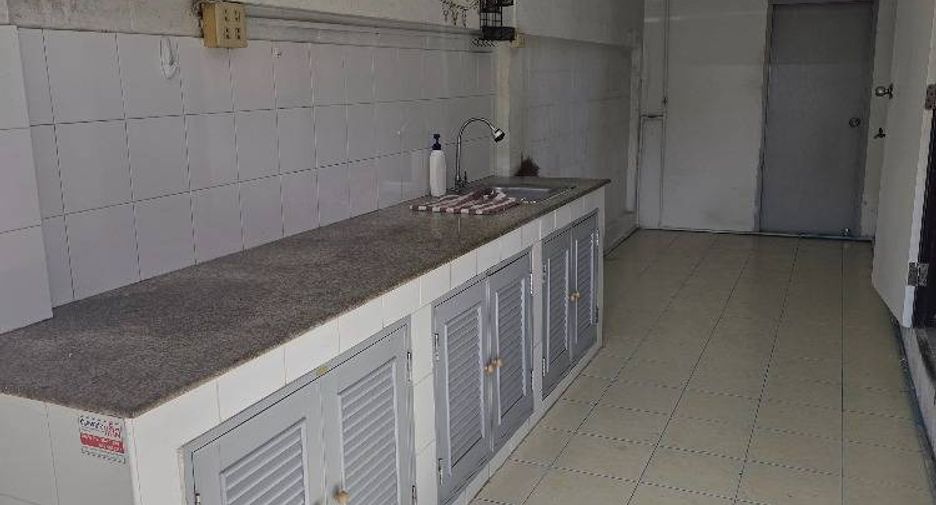 À vendre 2 chambres maison à Si Racha, Chonburi