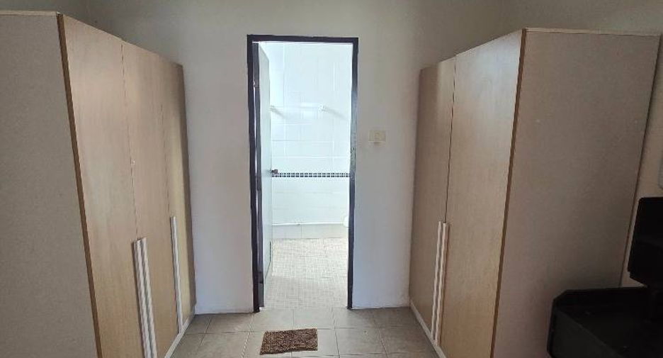 À vendre 2 chambres maison à Si Racha, Chonburi