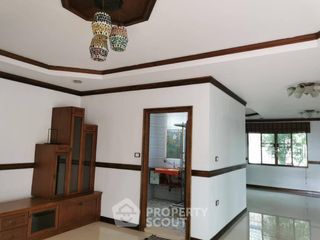 出售 4 卧室 独立屋 在 Si Racha, Chon Buri