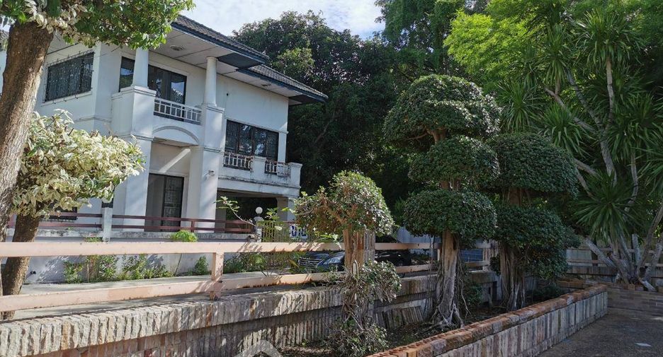 Casa en venta de 4 habitaciones en Si Racha, Chonburi