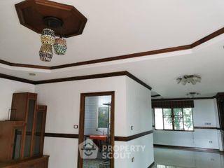 出售 4 卧室 独立屋 在 Si Racha, Chon Buri