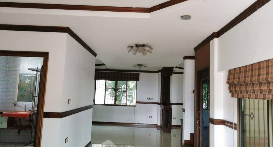 Casa en venta de 4 habitaciones en Si Racha, Chonburi