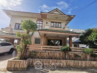 出售 4 卧室 独立屋 在 Si Racha, Chon Buri