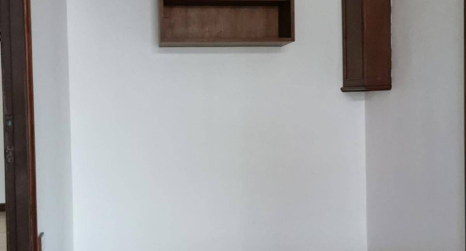 Casa en venta de 4 habitaciones en Si Racha, Chonburi