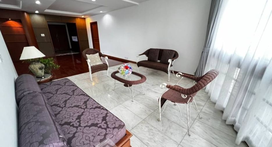 For rent 3 bedrooms condo in Khlong Toei, Bangkok
