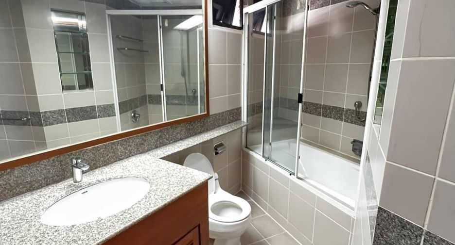 For rent 3 bedrooms condo in Khlong Toei, Bangkok