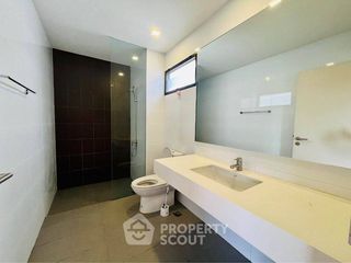 Reihenhaus zur Miete mit 3 Zimmer in Saphan Sung, Bangkok