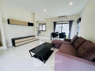 Reihenhaus zur Miete mit 3 Zimmer in Saphan Sung, Bangkok