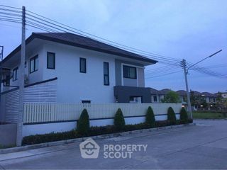 For sale 5 bedrooms house in Ban Bueng, Chonburi