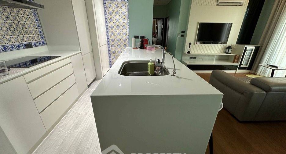 For rent 2 bedrooms condo in Khlong San, Bangkok