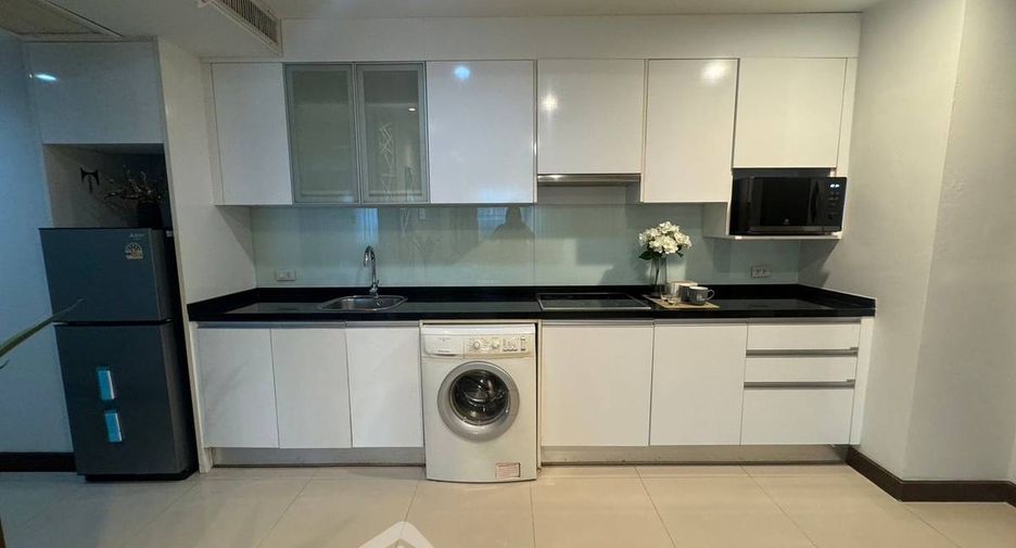 For rent 2 bedrooms apartment in Watthana, Bangkok