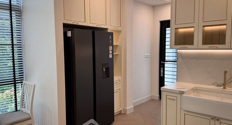 For rent and for sale 4 bedrooms house in Saphan Sung, Bangkok