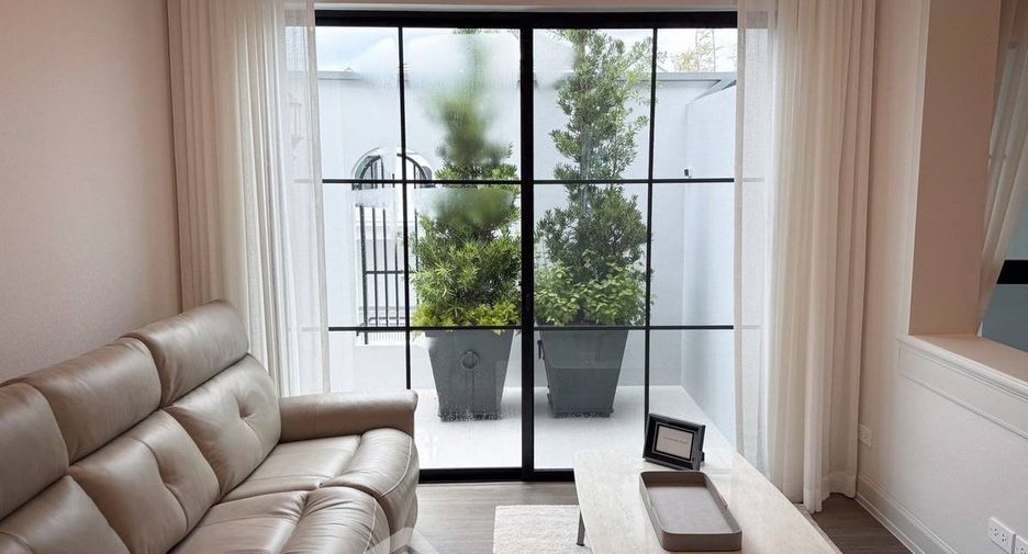 For rent and for sale 4 bedrooms house in Saphan Sung, Bangkok