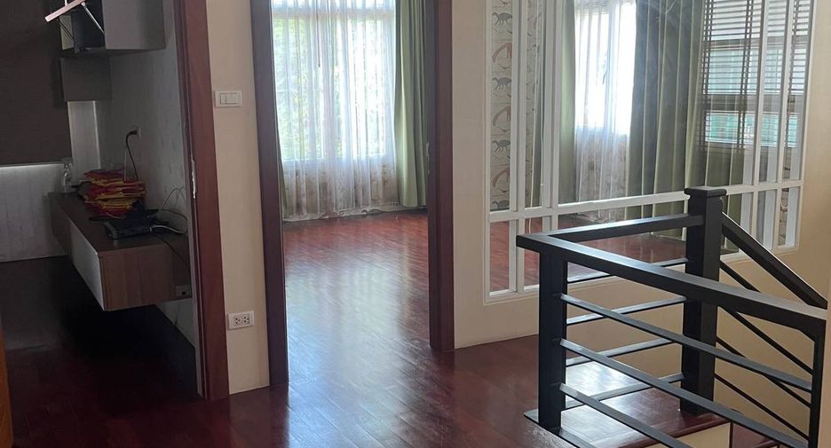 For sale 3 bedrooms house in Si Racha, Chonburi